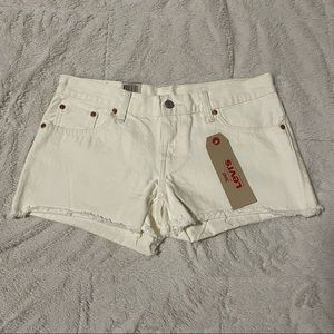 NWT Levi's Shortie Shorts / Size 28